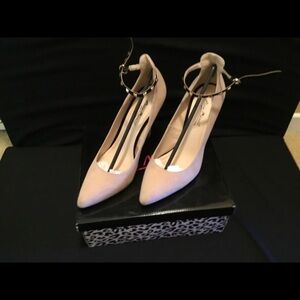 Anne Michelle Momentum pumps